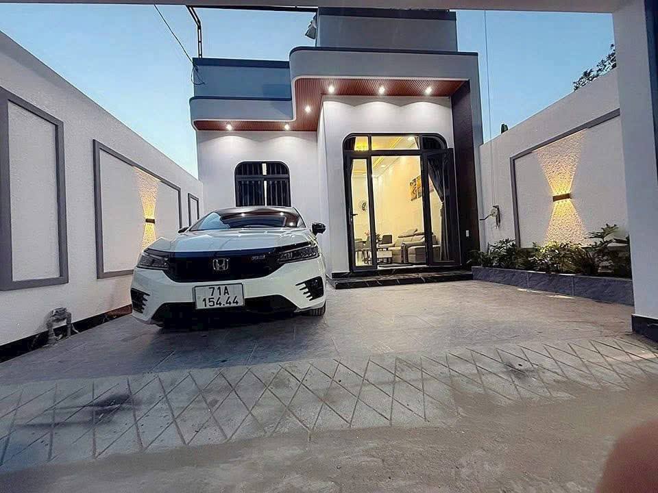 Nhà 88m2 tặng full nội thất, sổ hồng riêng, gần vòng xoay Tân Thành