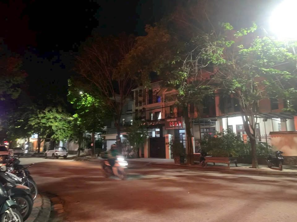 Bán biệt thự 3 tầng full nội thất gỗ cao cấp, đường Trương Gia Mô, thành phố Huế - Giá 13.x tỷ