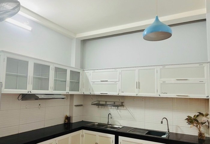 Bán nhà Quận 10, ngang hiếm 4.8m, 3 phòng ngủ, gần Đại học Kinh tế, dòng tiền 15 triệu/tháng, giá 8 tỷ