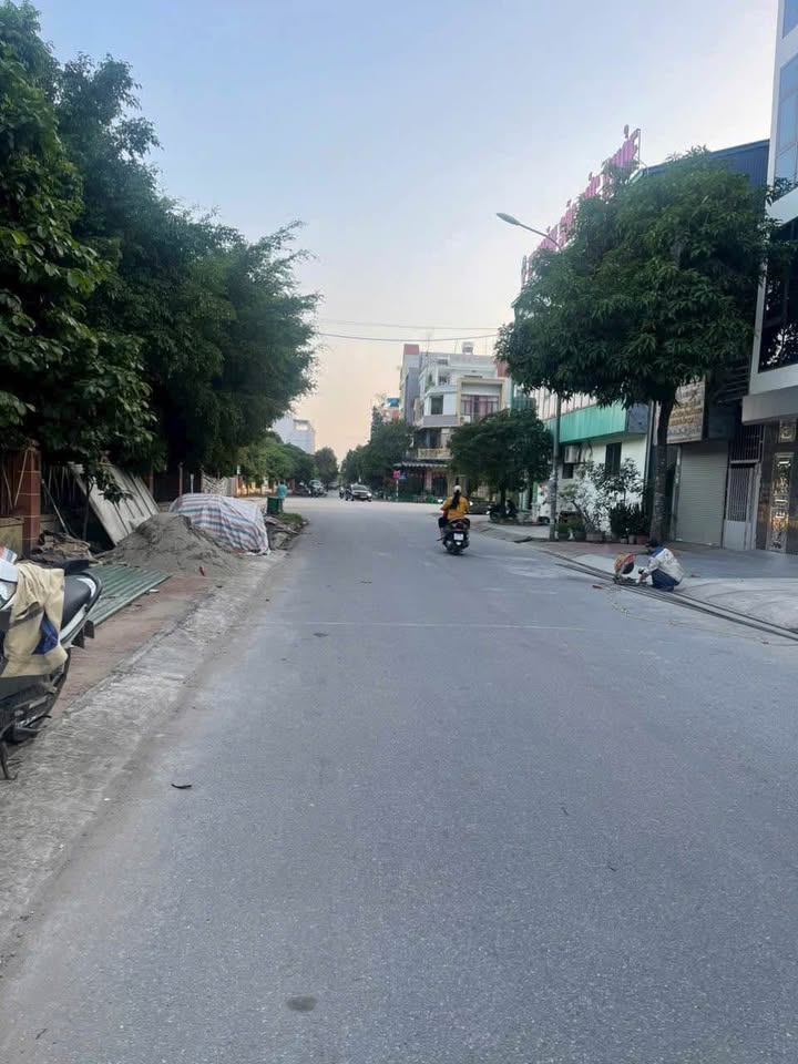 Nhà 3 tầng đẹp như mơ, tọa lạc ngay tại khu ăn chơi sầm uất nhất Đồng Văn, Kim Bảng, Hà Nam