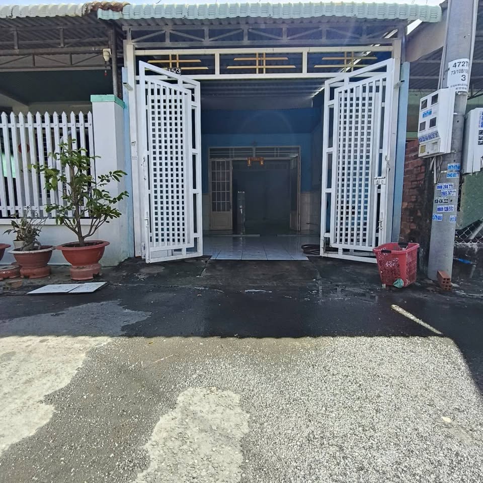 Nhà 4x21m, 2 ngủ, sân ô tô chạy vô là tới ngay, giá hời 820 triệu