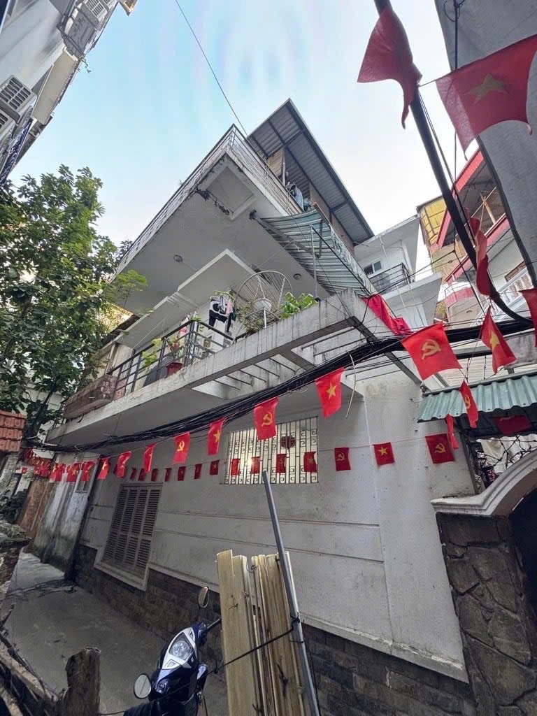 Bán nhà lô góc Hoàng Hoa Thám, Ba Đình, 73.2m2, mặt tiền 12.9m, kinh doanh, tặng giấy phép xây dựng 8 tầng