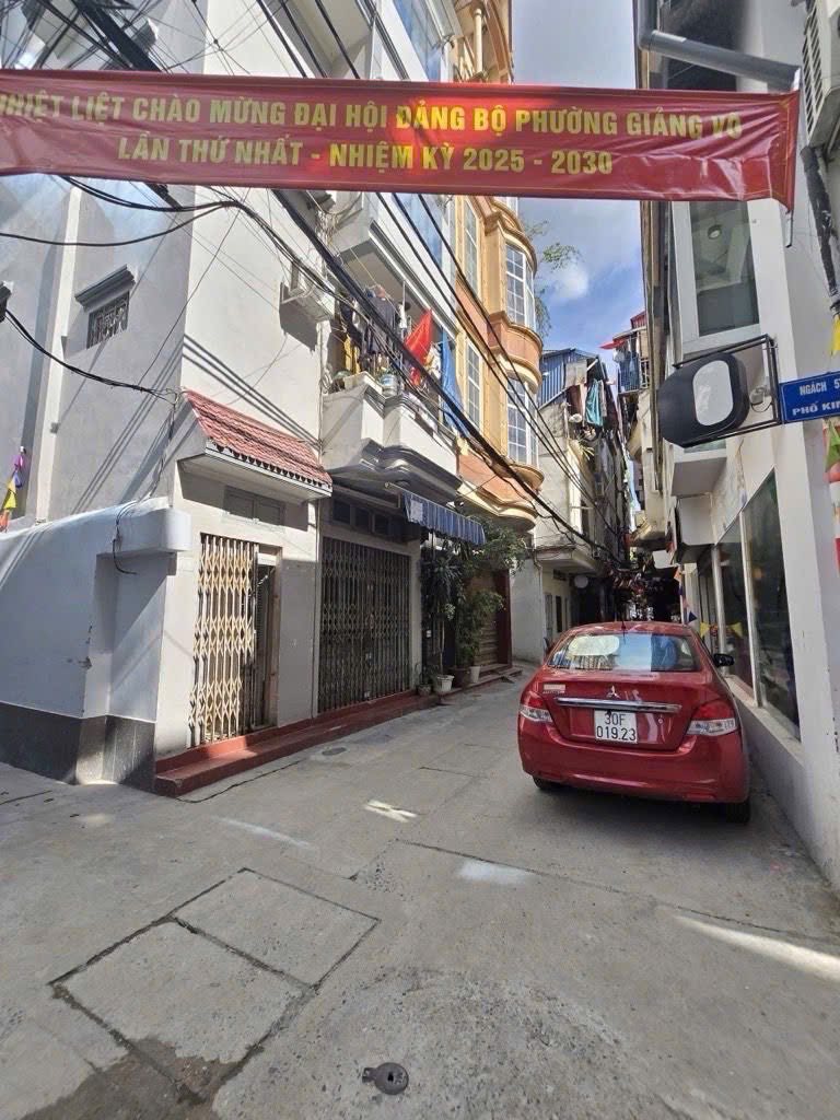 Bán nhà lô góc kinh doanh mặt ngõ thông, ô tô tránh tại Kim Mã, Ba Đình