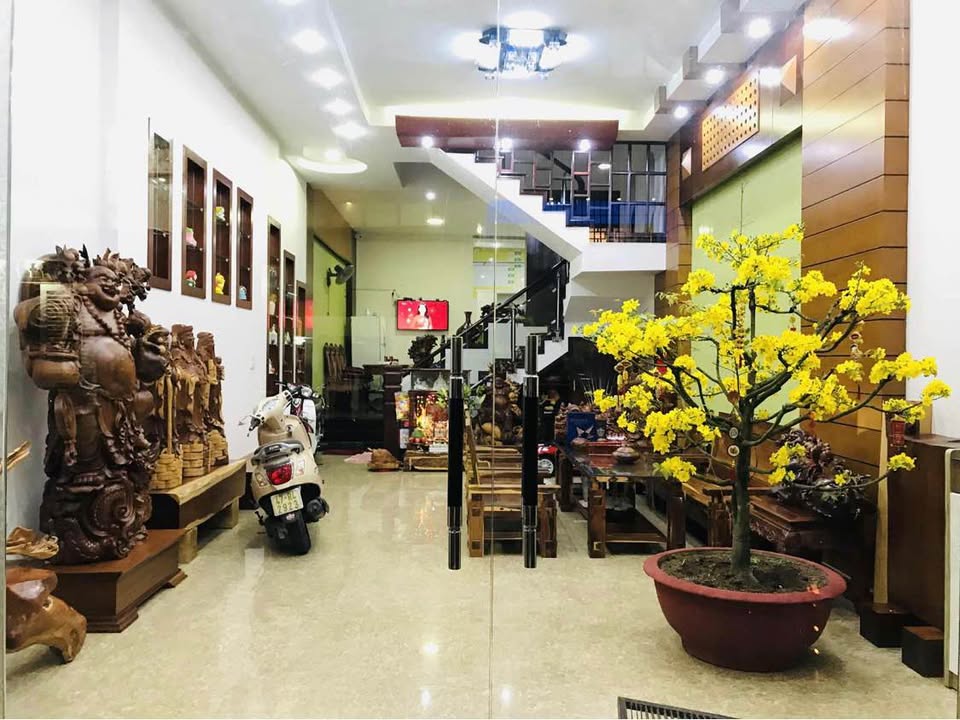 Bán nhà mặt tiền Trần Hữu Trang, Buôn Ma Thuột, 5x15m, 4 phòng ngủ, giá 8.9 tỷ