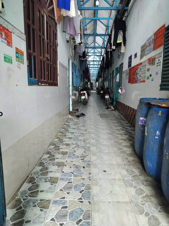 Dãy trọ 38 phòng, mặt tiền nhựa, 670m² đất, thu nhập 60 triệu/tháng