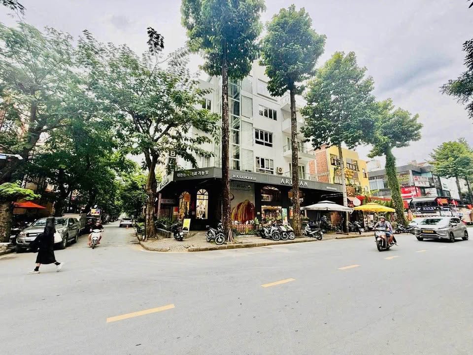 Nhà góc 2 mặt tiền Quận 7, 90 tỷ, sẵn sàng đón chủ mới