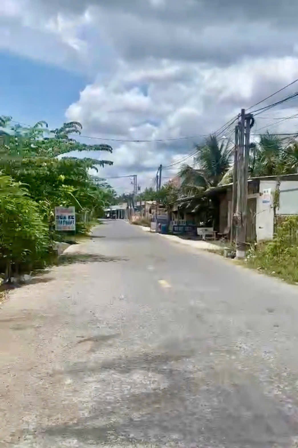 Tọa lạc tại mặt tiền Huyện Lộ 04, xã Phú An Hòa, Châu Thành, Bến Tre, khu vực gần Khu Công Nghiệp Giao Long sầm uất