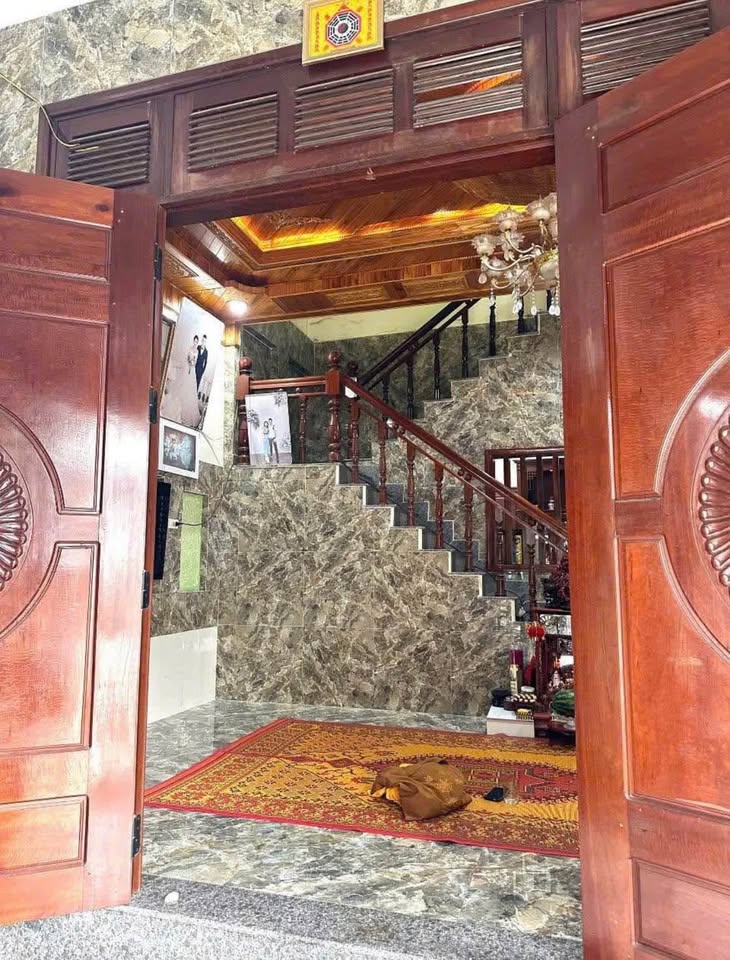 Bán nhà 2 tầng 2 mặt tiền kiệt ô tô tải 4m đường Đào Tấn, thành phố Huế, giá 3,1 tỷ