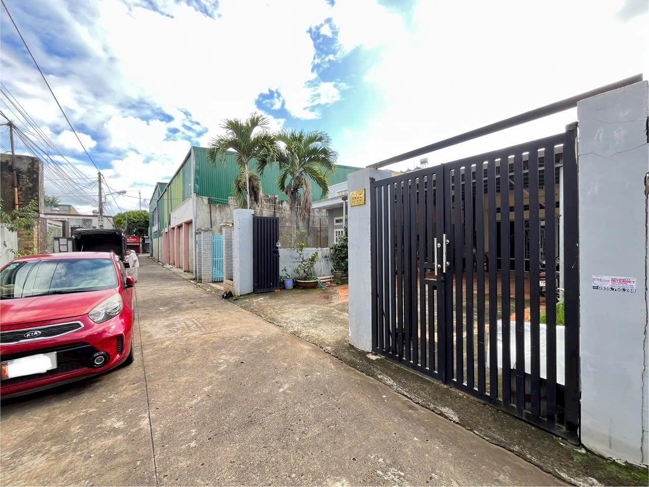 Đất tặng kho, hai mặt tiền ô tô thoải mái, 8,35m x 37,3m, giá hời