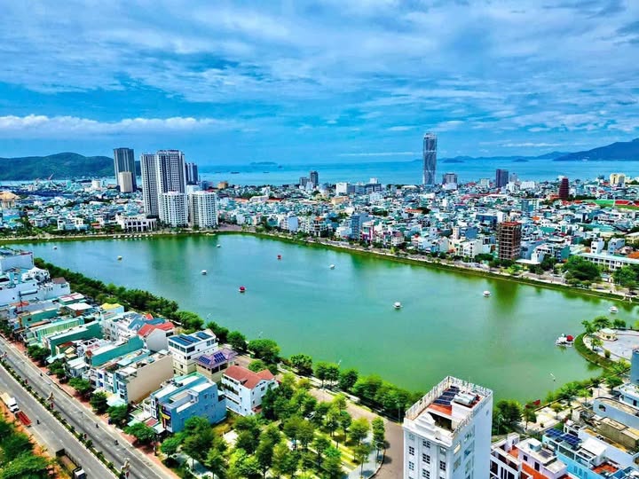 Nhà 2 tầng mặt tiền chợ Đầm, 80m2, 5 tỷ - Xinh xắn, vị trí đỉnh