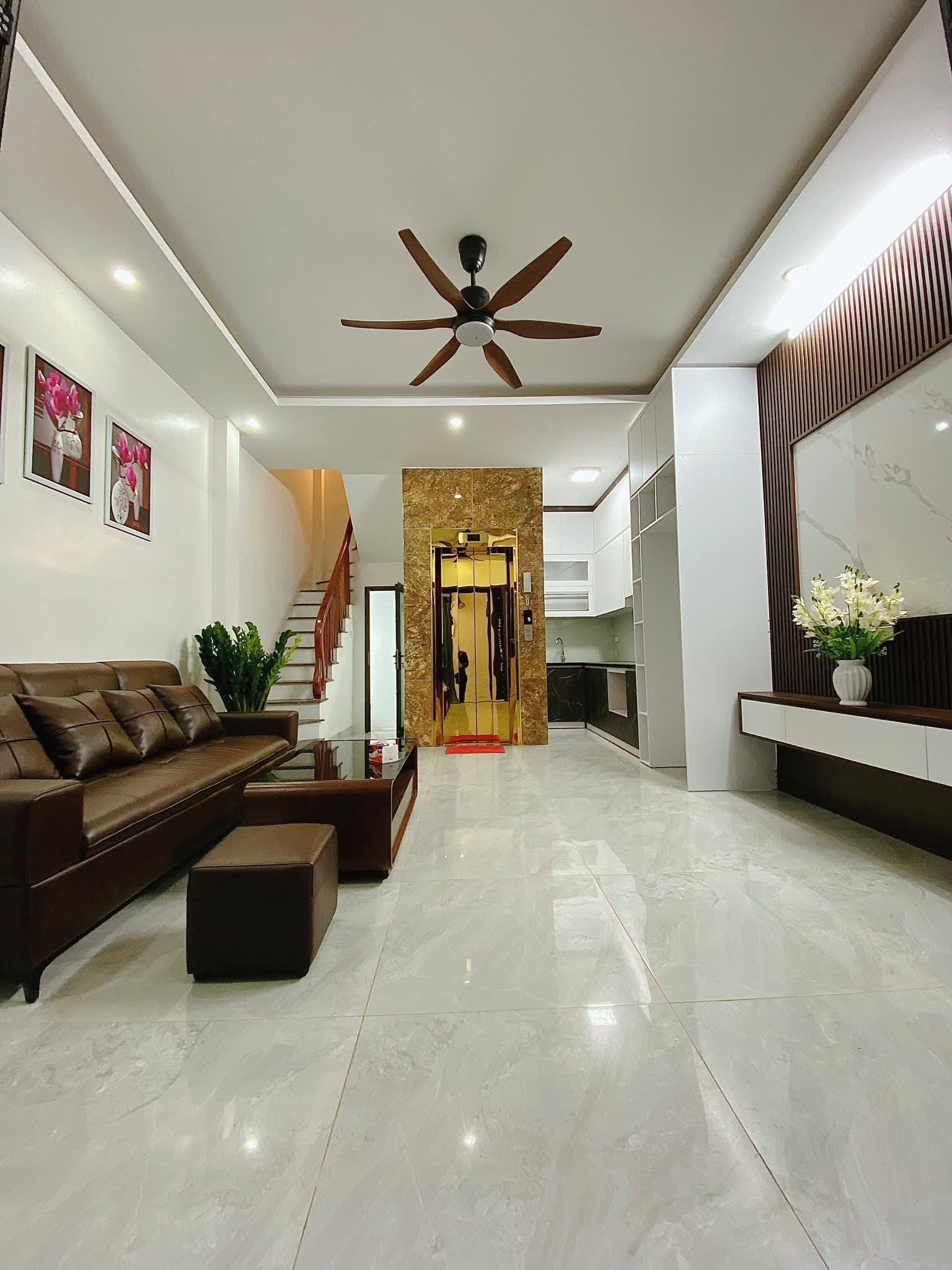 Căn nhà 5 tầng thang máy duy nhất còn sót lại, diện tích 35m2, mặt tiền 5m