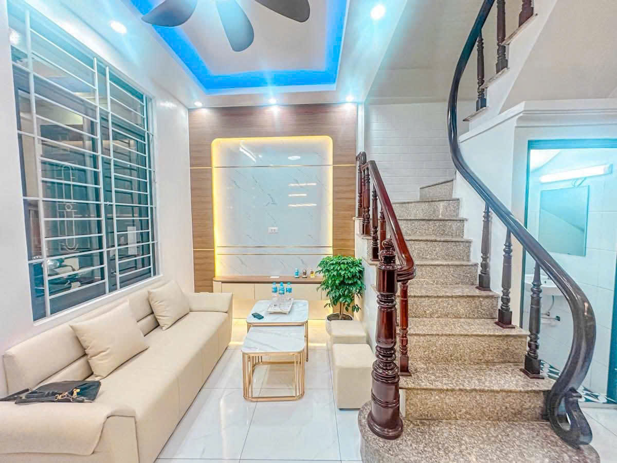 Chào mừng bạn đến với tổ ấm mơ ước tại ngõ Gốc Đề, một không gian sống tinh tế và tiện nghi đang chờ đón bạn