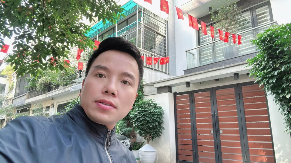 Nhà 7 tầng thang máy, mặt tiền rộng, vị trí trung tâm Cầu Giấy