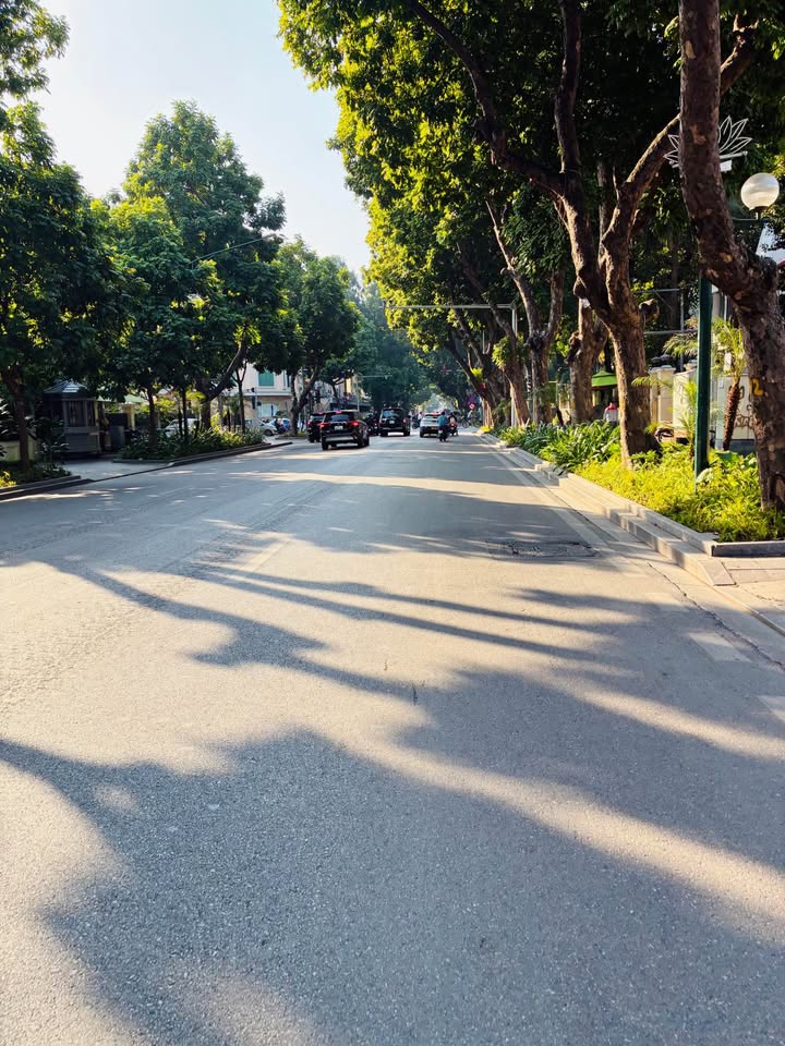 Nhà Tân Mai 5 tầng, ô tô đỗ cổng, full nội thất - Giá hời 7.6 tỷ