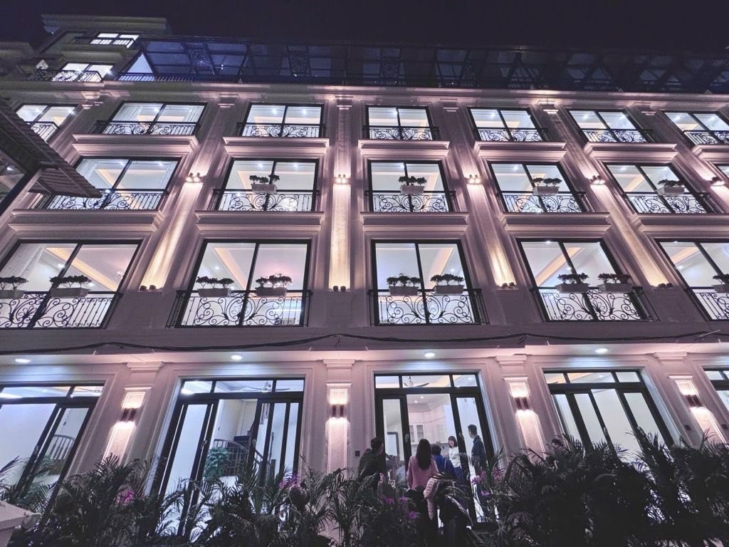 Bán nhà Yên Hòa, 30m2, 5 tầng, mặt tiền rộng, giá 9.x tỷ - sổ đỏ cất két