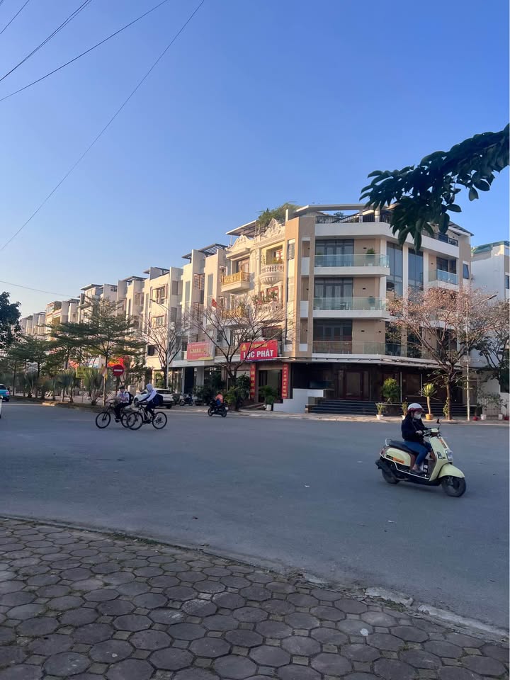 Dinh thự góc phố cổ kính, vị trí đắc địa