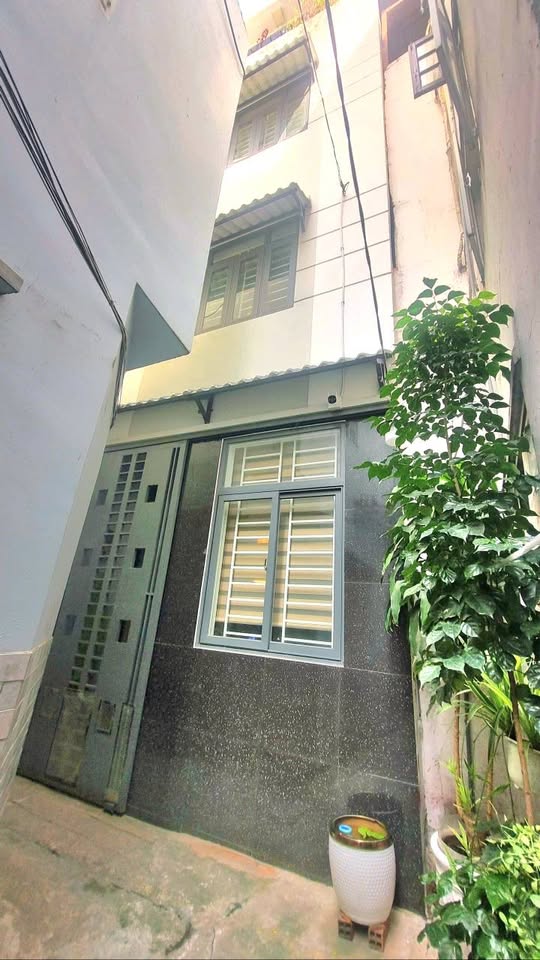 Nhà trung tâm Quận 3, 3 tầng đẹp lung linh, giá hời