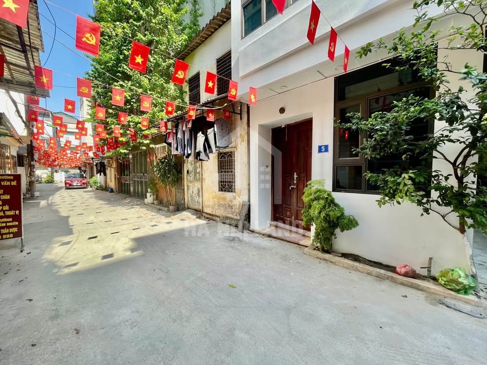 Bán nhà lô góc Phú Diễn, 4 tầng, ô tô đỗ cửa, gần hồ, giá hơn 8 tỷ