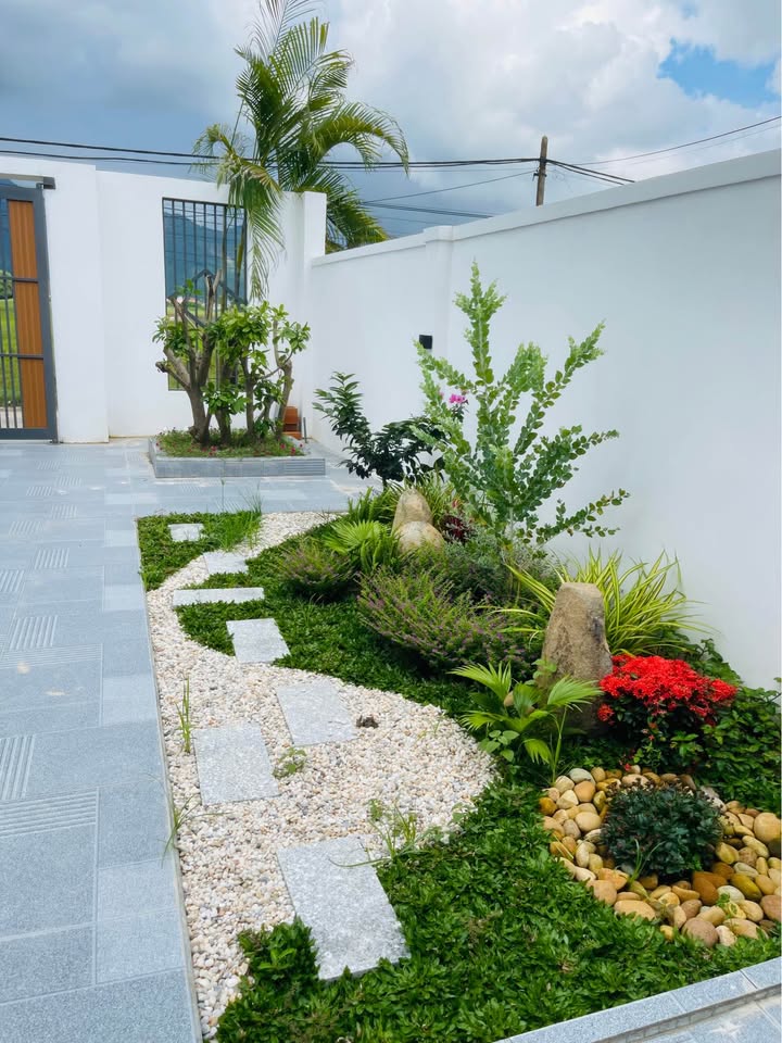 Biệt thự 'sang chảnh' gần biển Nha Trang, sân rộng BBQ, đỗ 3 ô tô