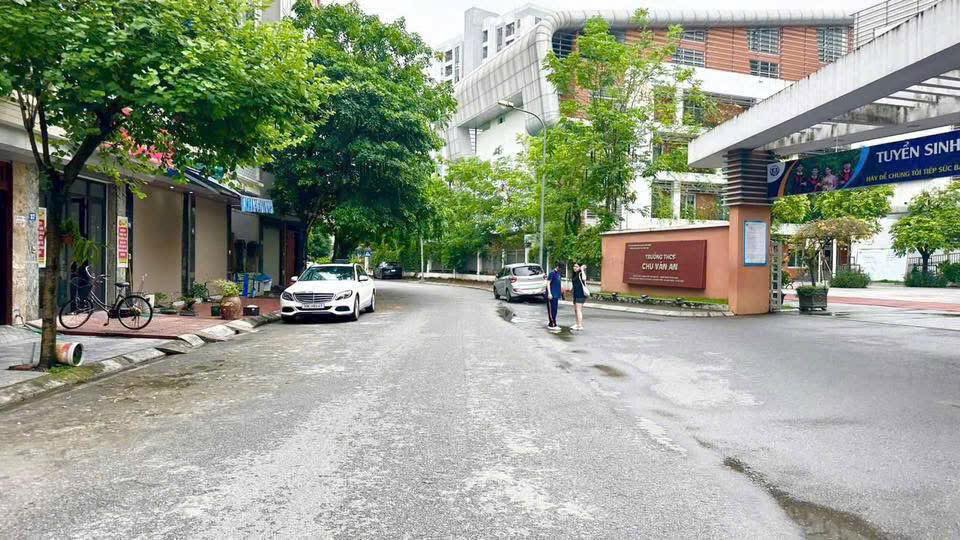 Bán đất Giang Biên, đối diện trường Chu Văn An, kinh doanh đỉnh, xây tòa văn phòng, chung cư mini