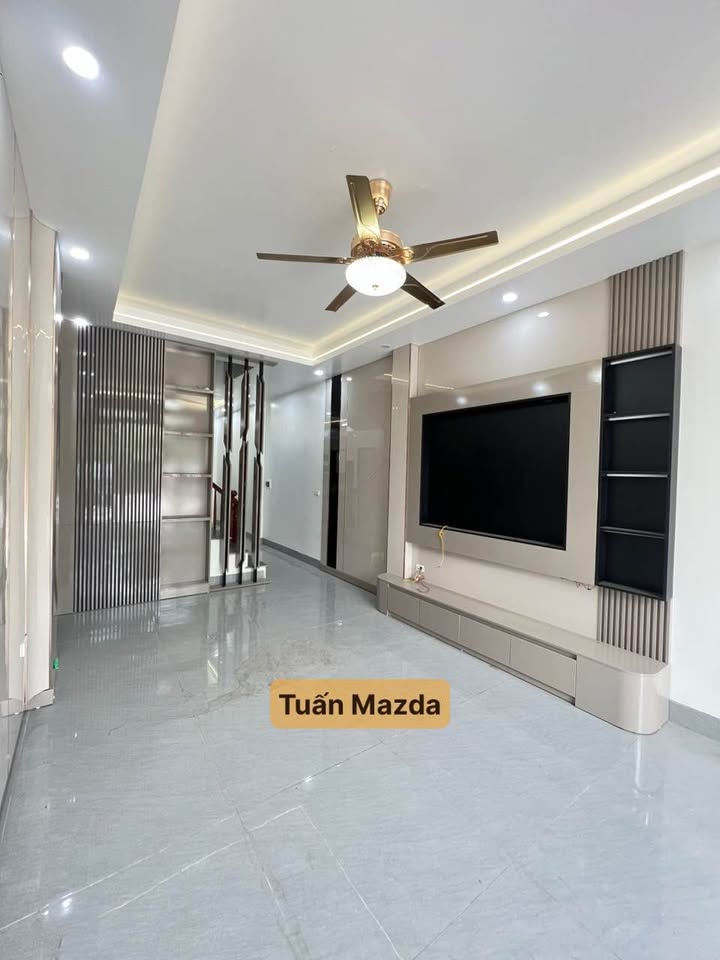 Nhà 4 tầng Vũ Phúc, ô tô đỗ cửa, ngõ rộng, tặng full nội thất