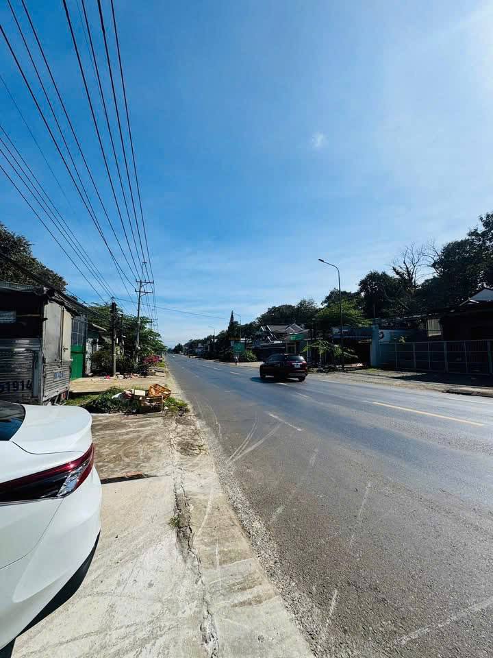 Nhà cấp 4 kiên cố, mặt tiền Quốc Lộ 20 sầm uất, 2 tỷ 950