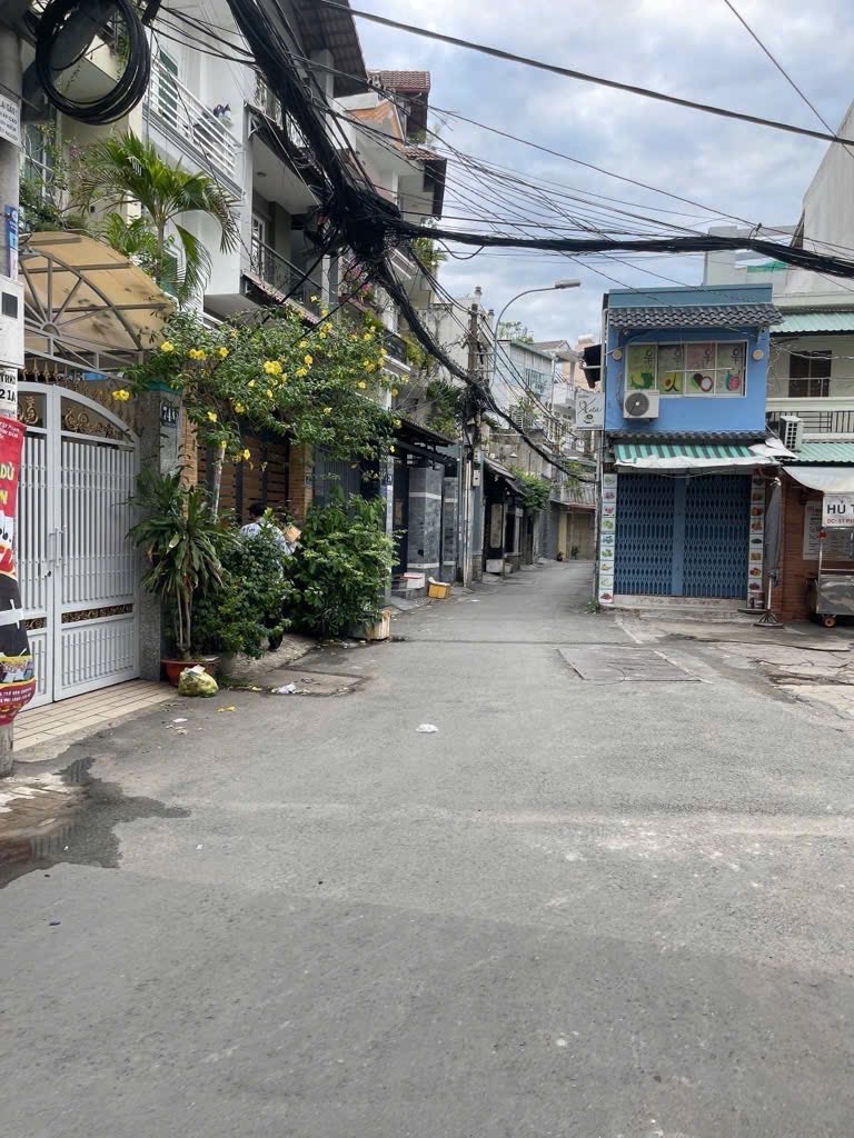 Bán nhà hẻm xe tải 4 tầng, 40m2 vuông vức, dòng tiền 30 triệu/tháng - Khu VIP Phú Nhuận