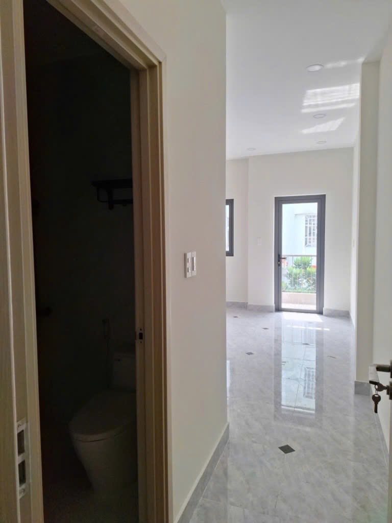 Bán nhà 5 tầng mặt tiền Nguyễn Đình Chính, 5 phòng ngủ, sổ hồng riêng - Chỉ 15.3 tỷ