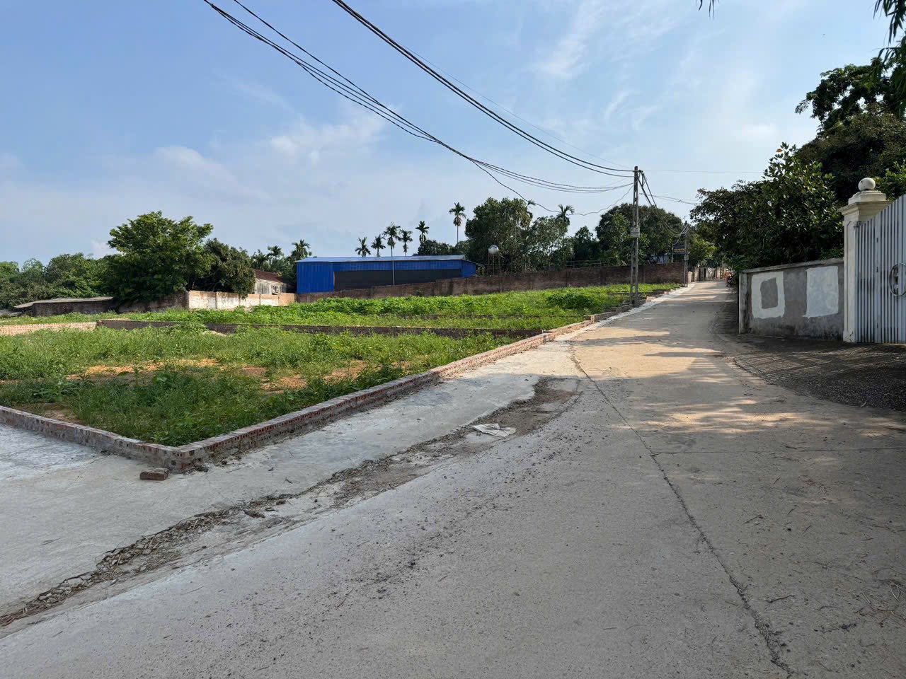 Đất Yên Khoái, Ba Vì 104,8m2 full thổ cư, hai ô tô tránh, gần tỉnh lộ 413