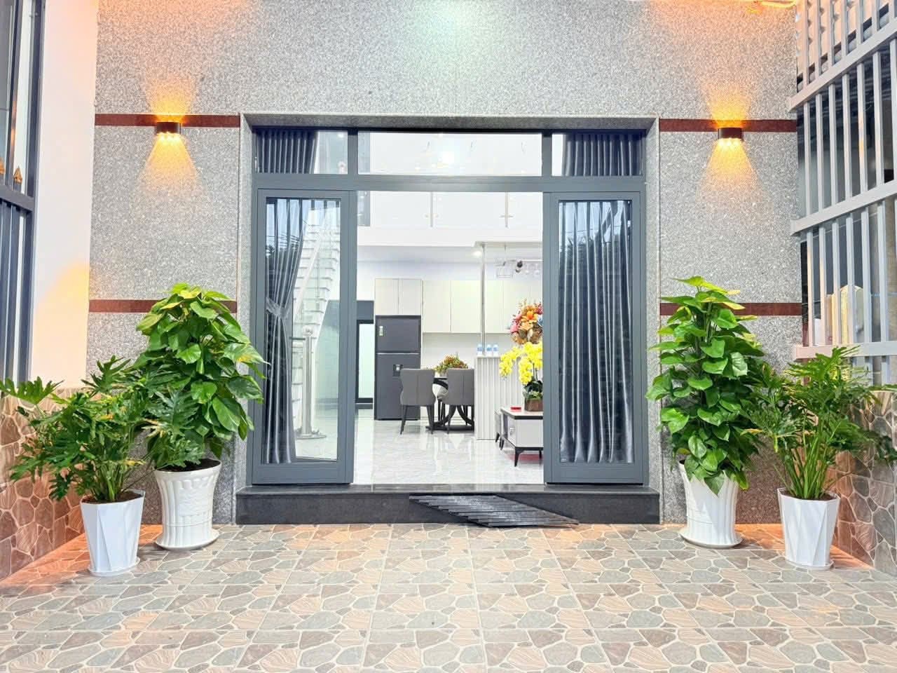 Bán nhà lầu 3 phòng ngủ, 4wc tại Châu Thành, Bến Tre, ô tô tận cửa, giá chỉ 1.69 tỷ