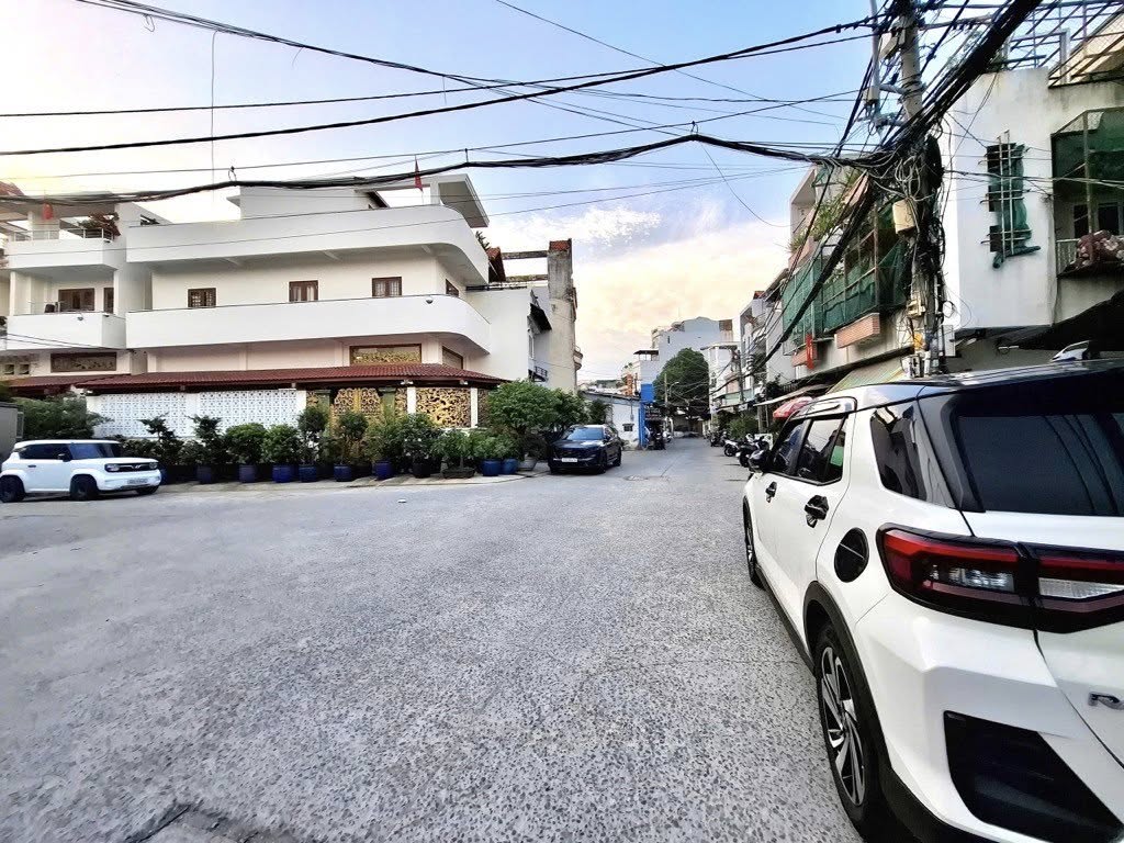 Nhà 4 tầng hẻm xe hơi thông vòng xoay Phú Lâm - Ngang 3.4m, giá hơn 6 tỷ