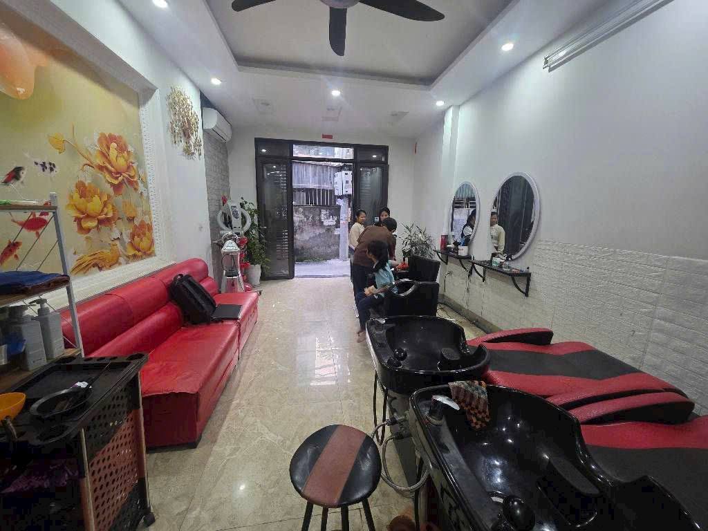 Bán nhà căn góc tại Thanh Am, Long Biên, ô tô đỗ cửa, 41,2m2, giá chỉ 7,6 tỷ