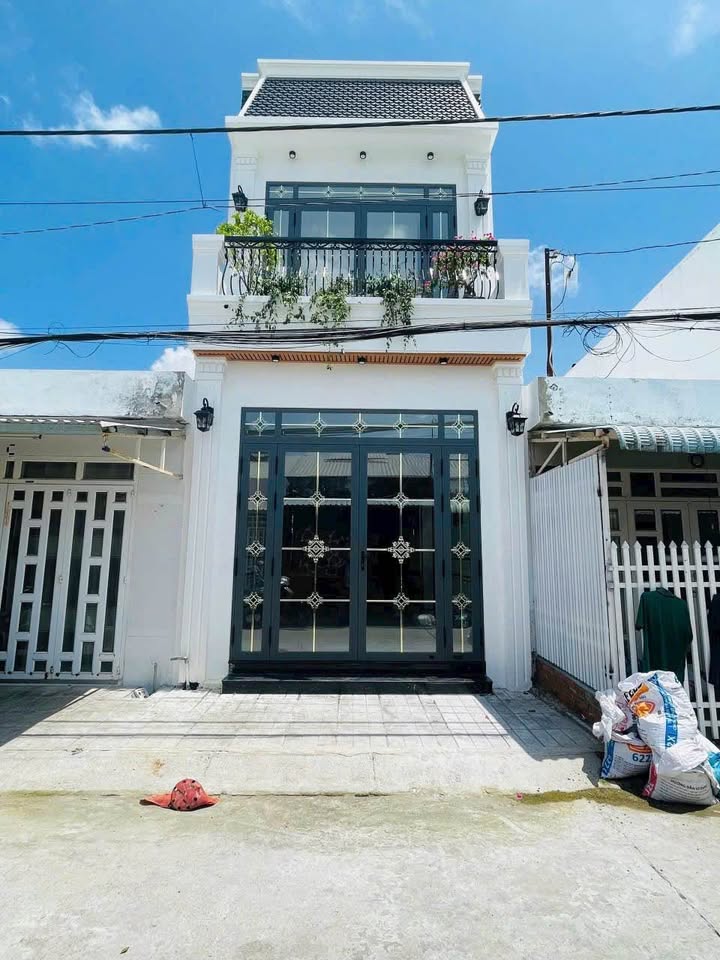 Nhà mặt tiền đường Nam Cao, Rạch Giá, gần chợ 30/4, tặng full nội thất