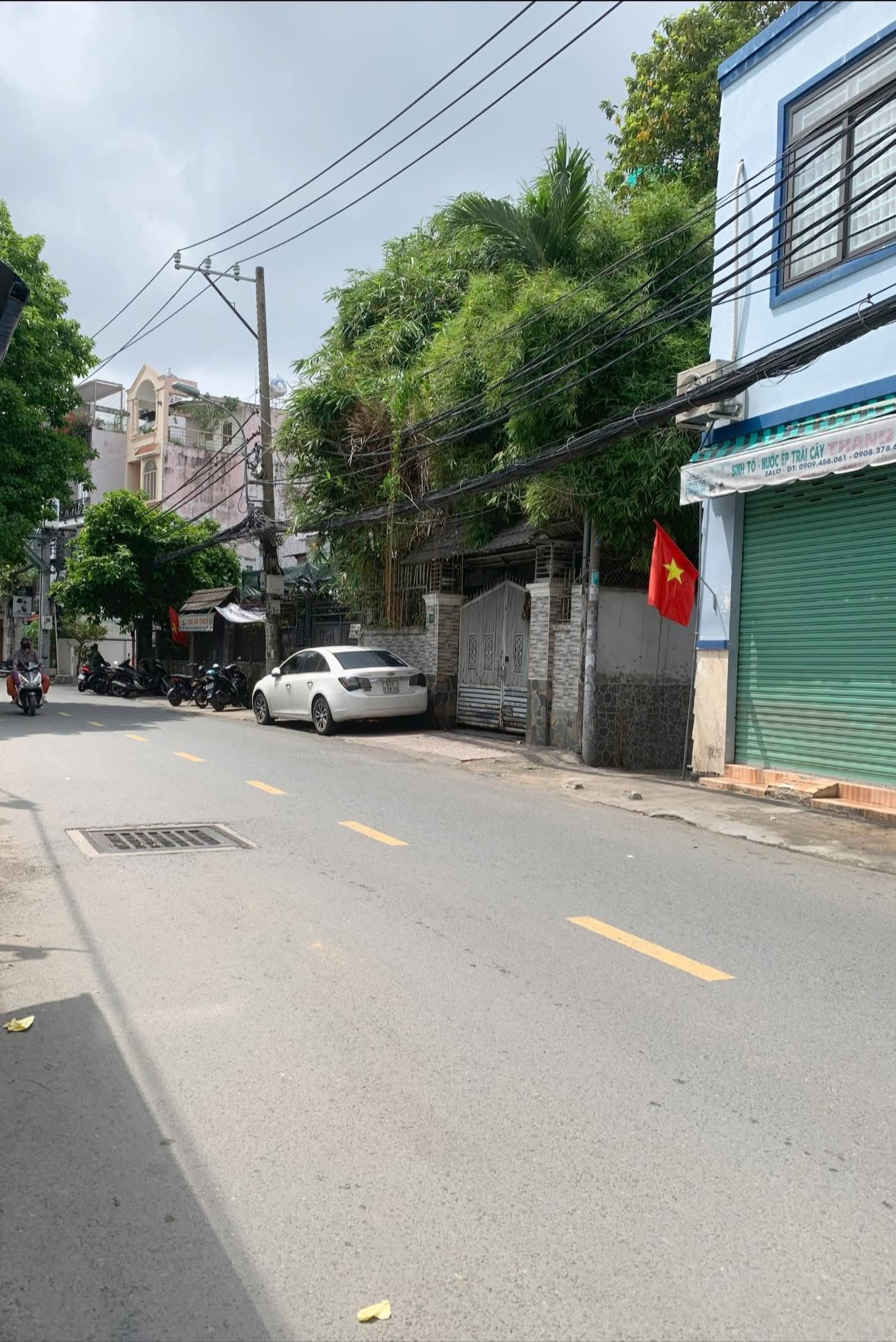 Bán nhà 4 tầng lệch tại Bình Thạnh, 80m², 6 phòng ngủ, ô tô đỗ cửa