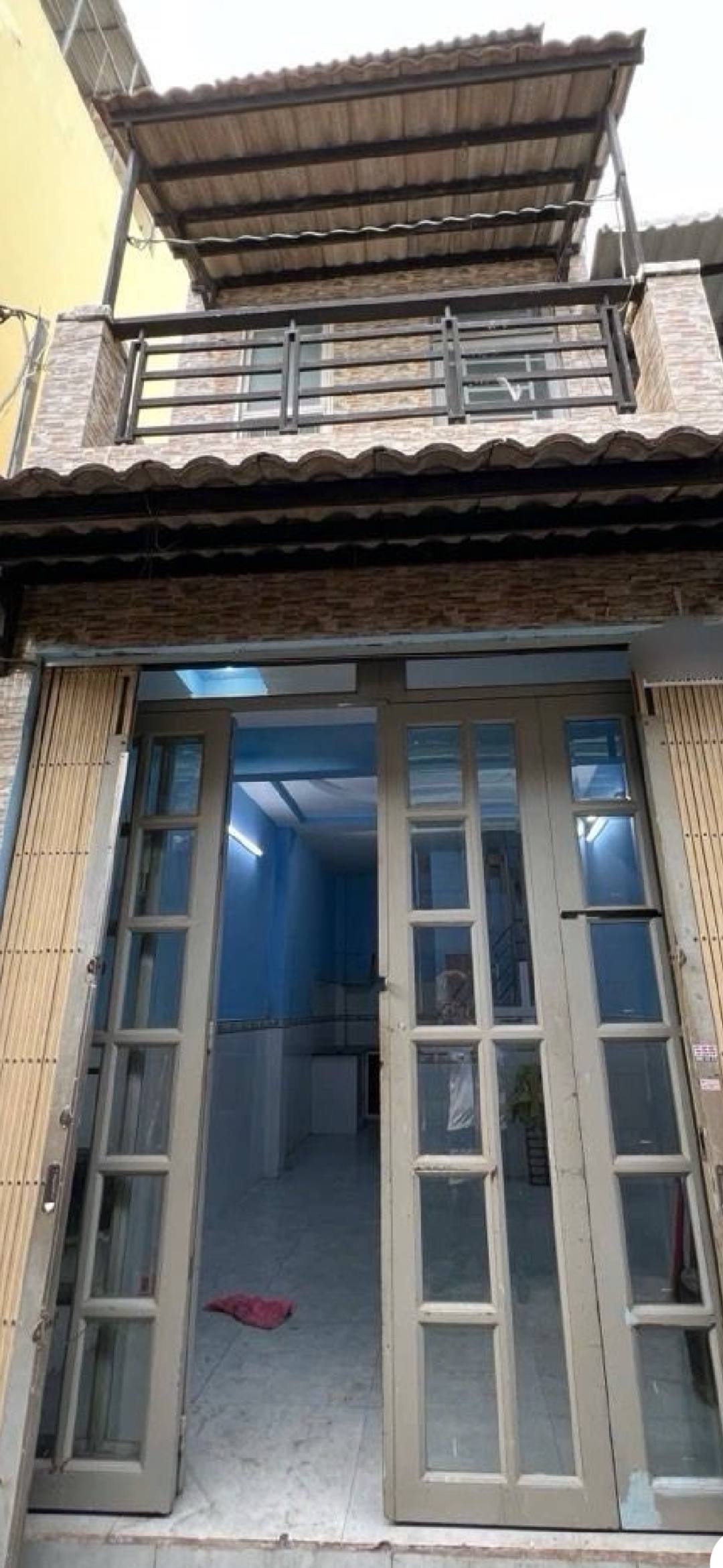 Bán nhà 3 tầng Quận 4, nở hậu, gần chợ, giá hấp dẫn