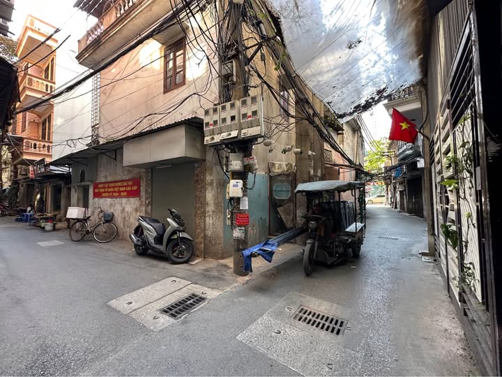 Bán đất tại khu vực Ngã Tư Sở, vị trí đắc địa chỉ vài bước chân ra phố