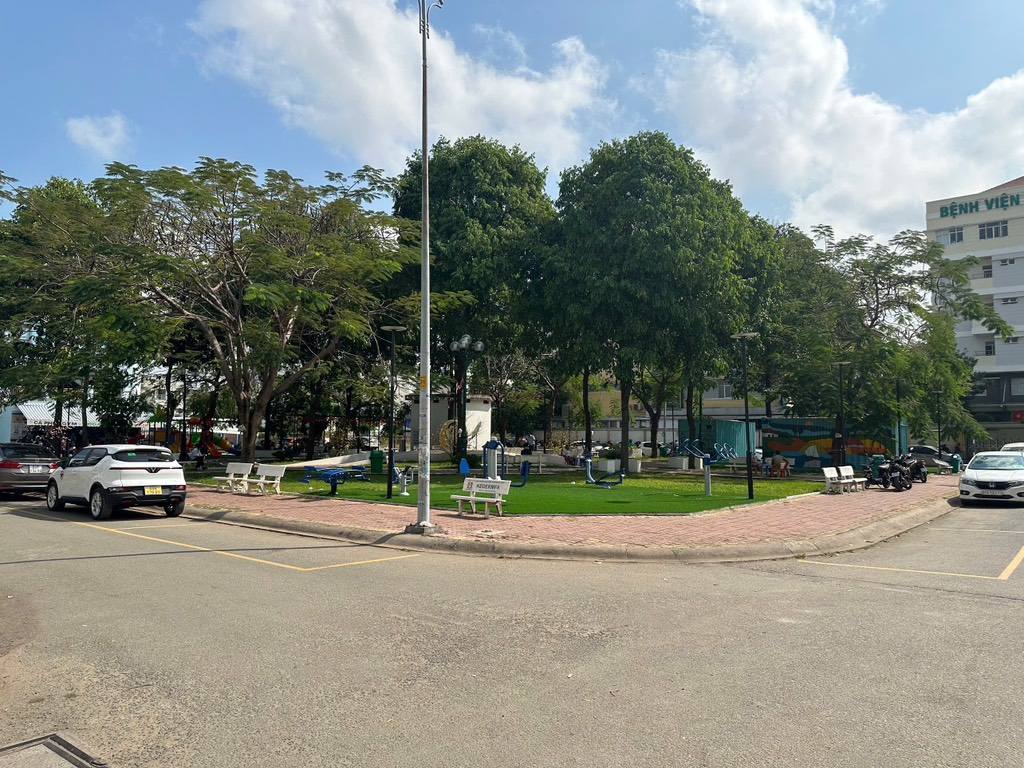 Bán dinh thự cổ điển Quận 2, view công viên xanh mát, giá 12,5 tỷ