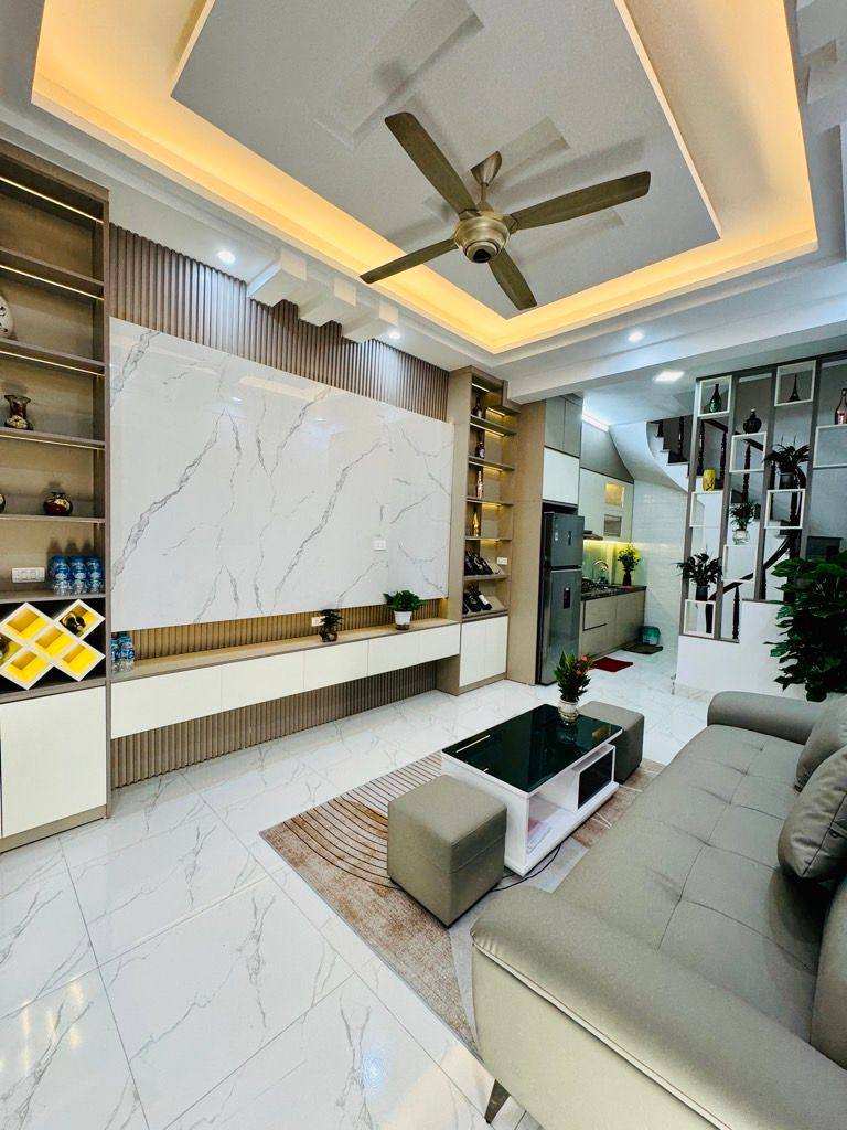 Nhà Hoàng Mai 33m2, 5 tầng, full nội thất, giá hời 7.35 tỷ