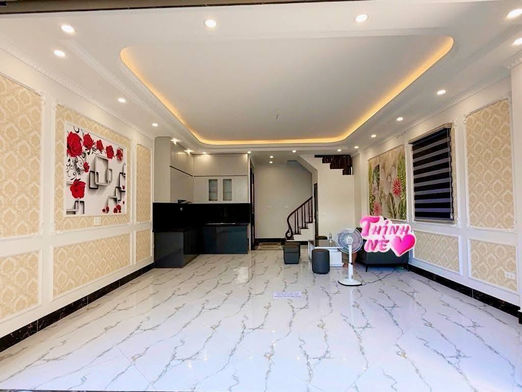 Căn góc 4 ngủ, 50m ra Vinhome Riverside, thang máy, sổ đẹp - 8 tỷ