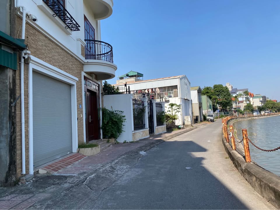 Nhà Bồ Đề 36m2, 5 tầng view hồ, ô tô tránh, chỉ nhỉnh 8 tỷ