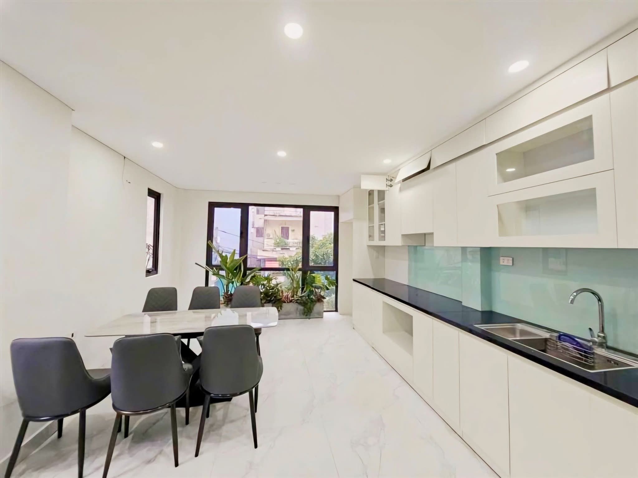 Sài Đồng nhà 2 thoáng, thang máy, sổ đẹp, giá 8 tỷ lớn