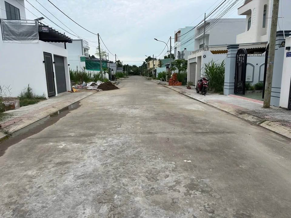 Bán nhà mới đẹp tại khu tái định cư Phú Nhuận, Vĩnh Long, giá 1,95 tỷ