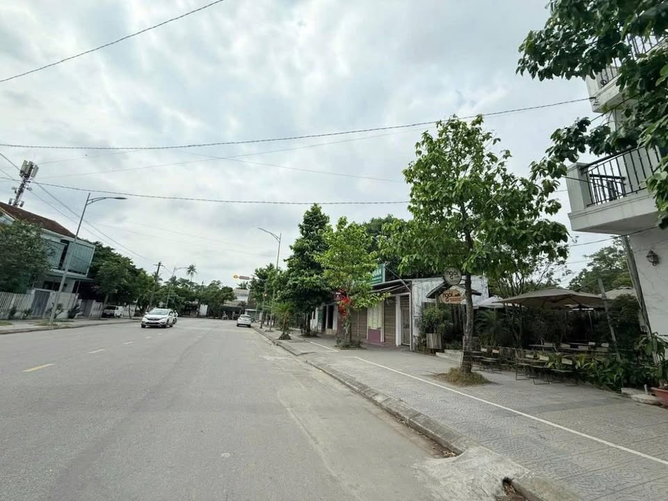 Bán mặt tiền Đồng Khởi, trung tâm thành phố Huế, vị trí vàng, giá đầu tư