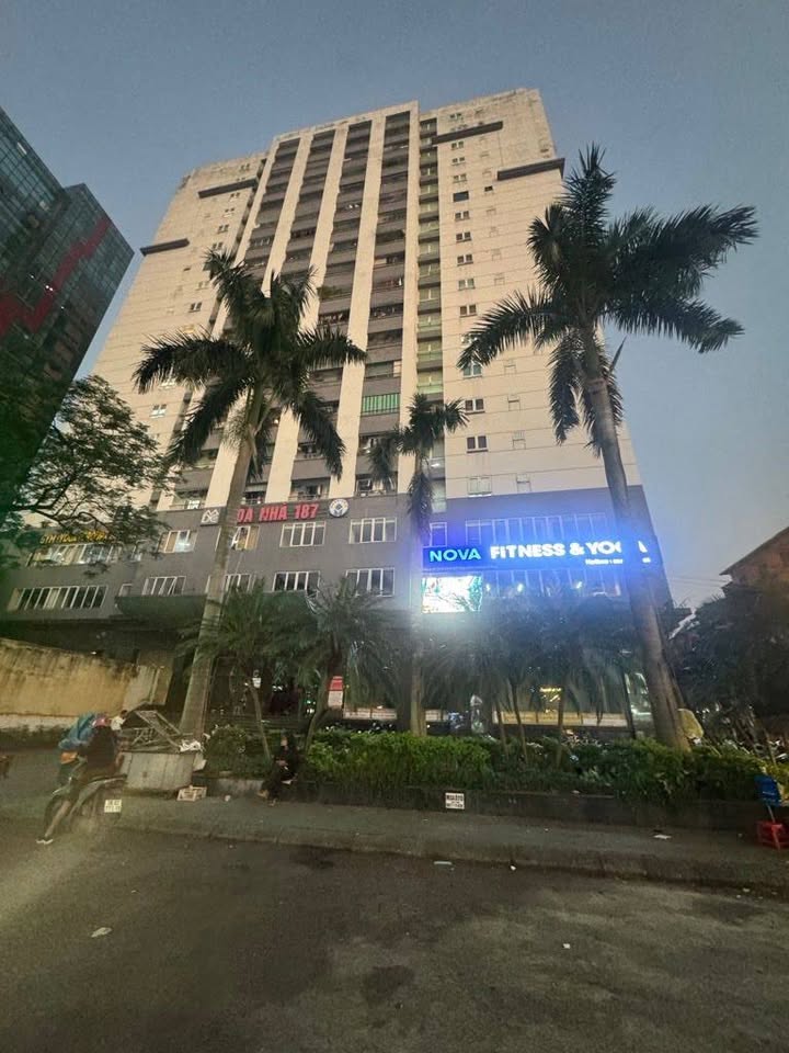 Nhà 124m² Đống Đa view hồ, 3 ngủ, tiện ích đầy nhà, chủ gấp bán