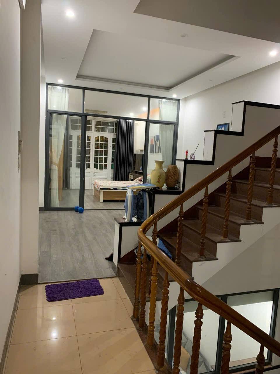 Nhà 3 tầng mặt tiền Nguyễn Hoàng, Đà Nẵng, kinh doanh gì cũng ngon