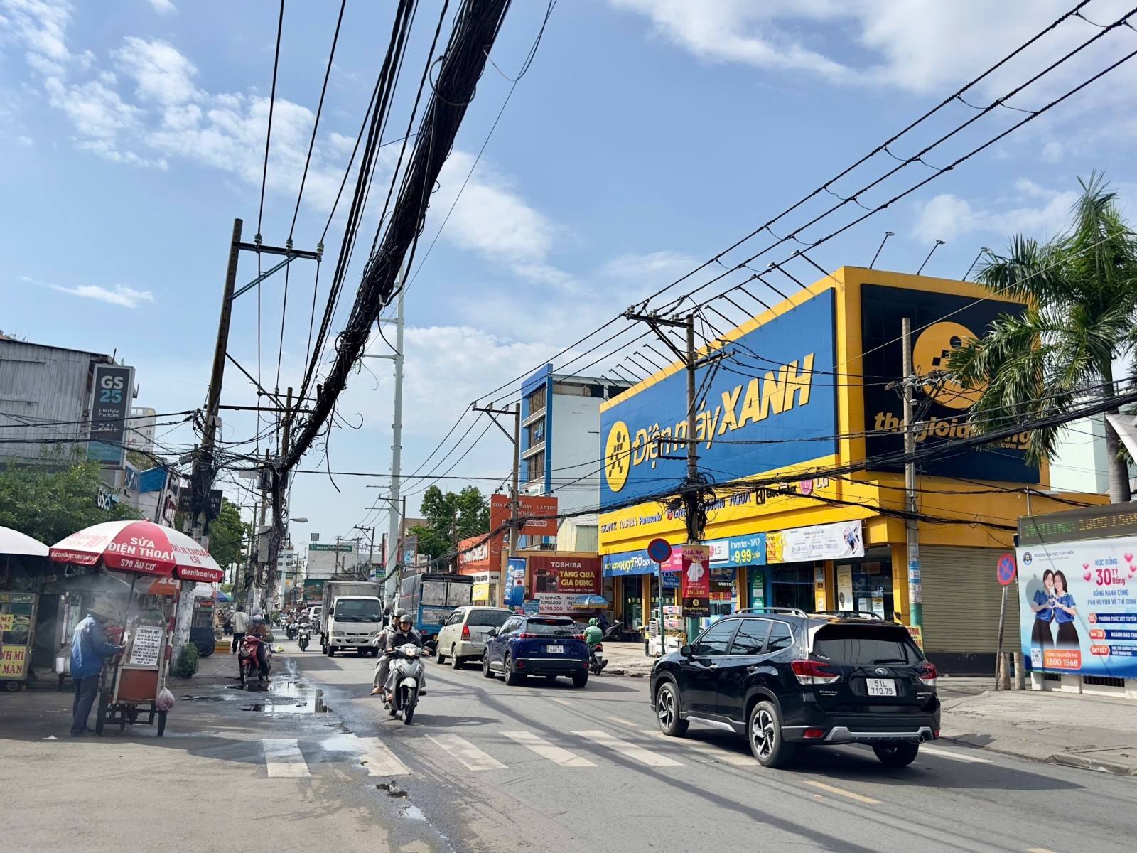 Nhà hẻm xe tải Âu Cơ, 3 tầng, ngang 5.5m, giá hơn 6 tỷ