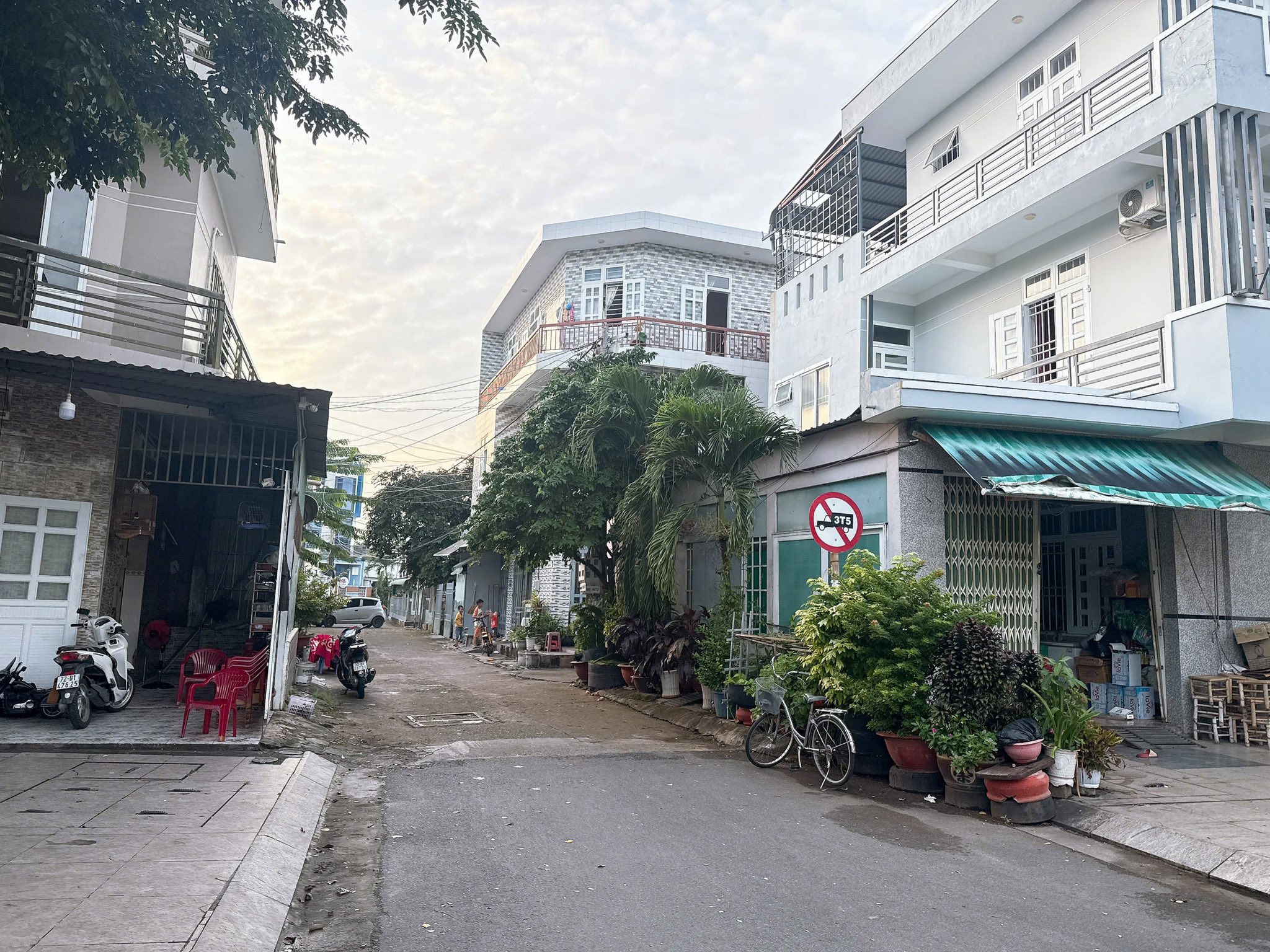 Khám phá ngay lô đất biệt thự đắc địa, tọa lạc ngay trung tâm sầm uất của Bà Rịa, chỉ cách Quảng Trường vài bước chân