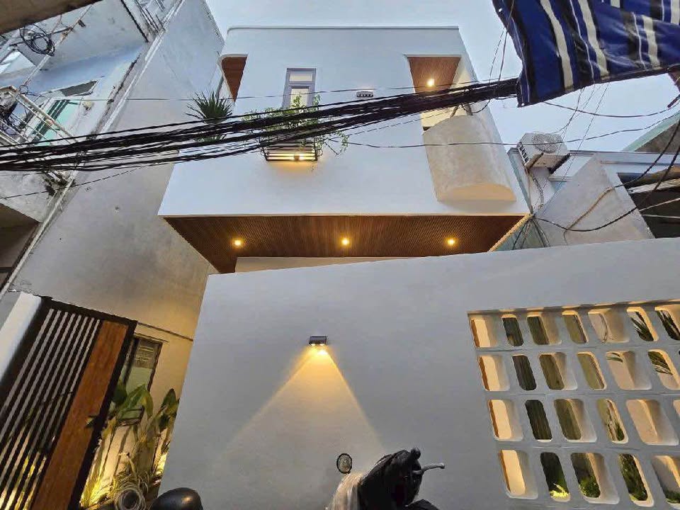 Nhà 70m² Hàm Nghi, Hải Châu, full nội thất xịn, sân vườn thoáng đãng, giá hơn 4 tỷ