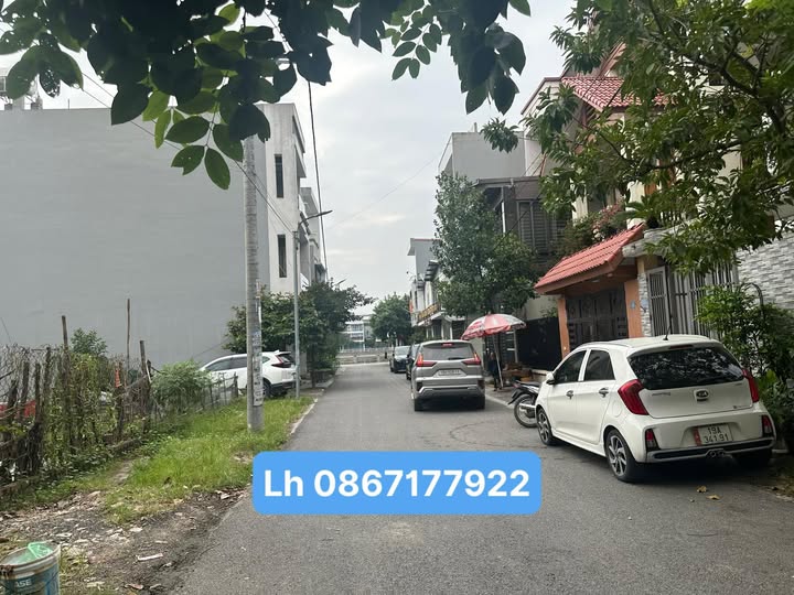 Siêu phẩm đất nền 91m2, hai mặt tiền, hai ô tô tránh, vỉa hè, gần hồ Ao Xanh, chỉ nhỉnh 4 tỷ