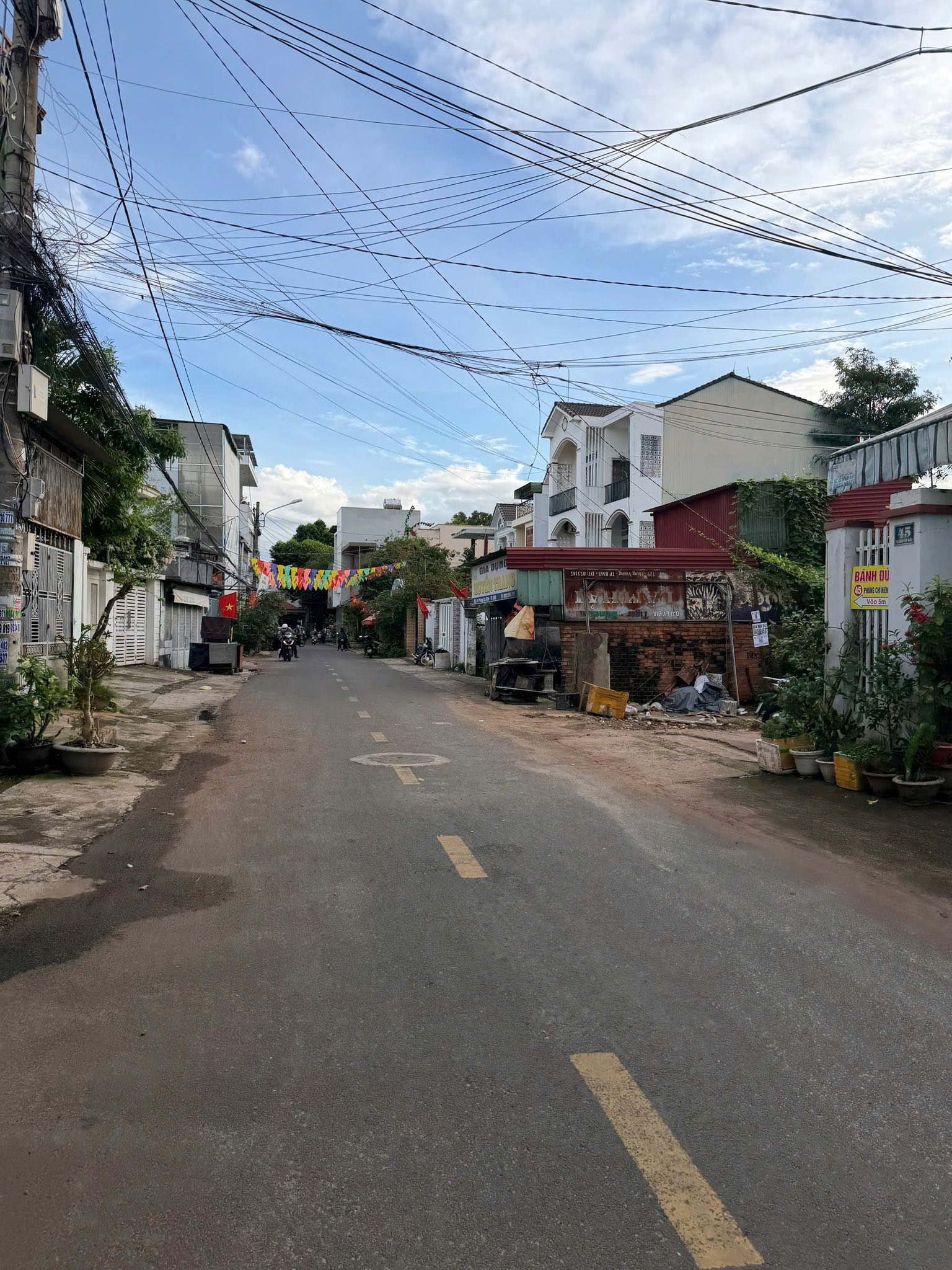 Siêu phẩm nhà 3 mặt tiền hiếm có, tọa lạc tại vị trí vàng đắc địa bậc nhất thành phố Buôn Ma Thuột